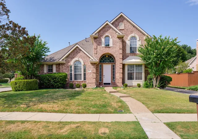 Photo 1 of Single family home for sale at 321 Andre Dr, Irving, TX 75063 | MLS# 21388025 | Listing updated on 2026-09-29