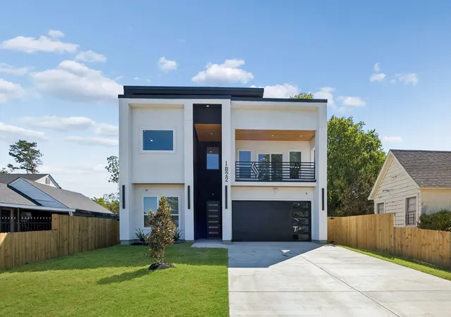 Photo 1 of Single family home for sale at 1822 S Marsalis Ave, Dallas, TX 75216 | MLS# 21390254 | Listing updated on 2026-09-30