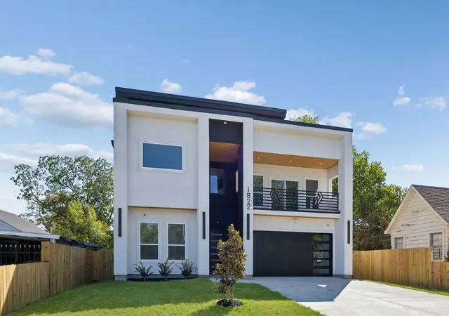 Photo 2 of Single family home for sale at 1822 S Marsalis Ave, Dallas, TX 75216 | MLS# 21390254 | Listing updated on 2026-09-30