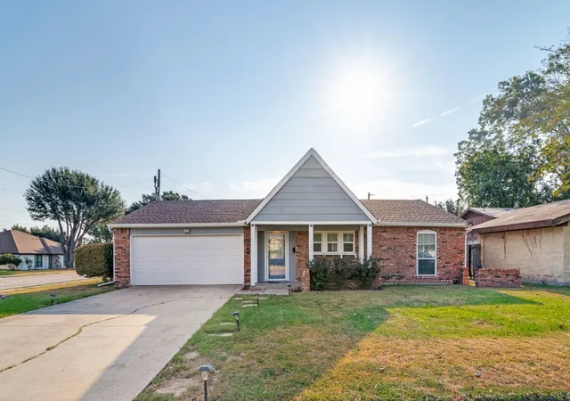 Photo 1 of Single family home for sale at 736 Melinda Dr, Mesquite, TX 75149 | MLS# 21390253 | Listing updated on 2026-10-09