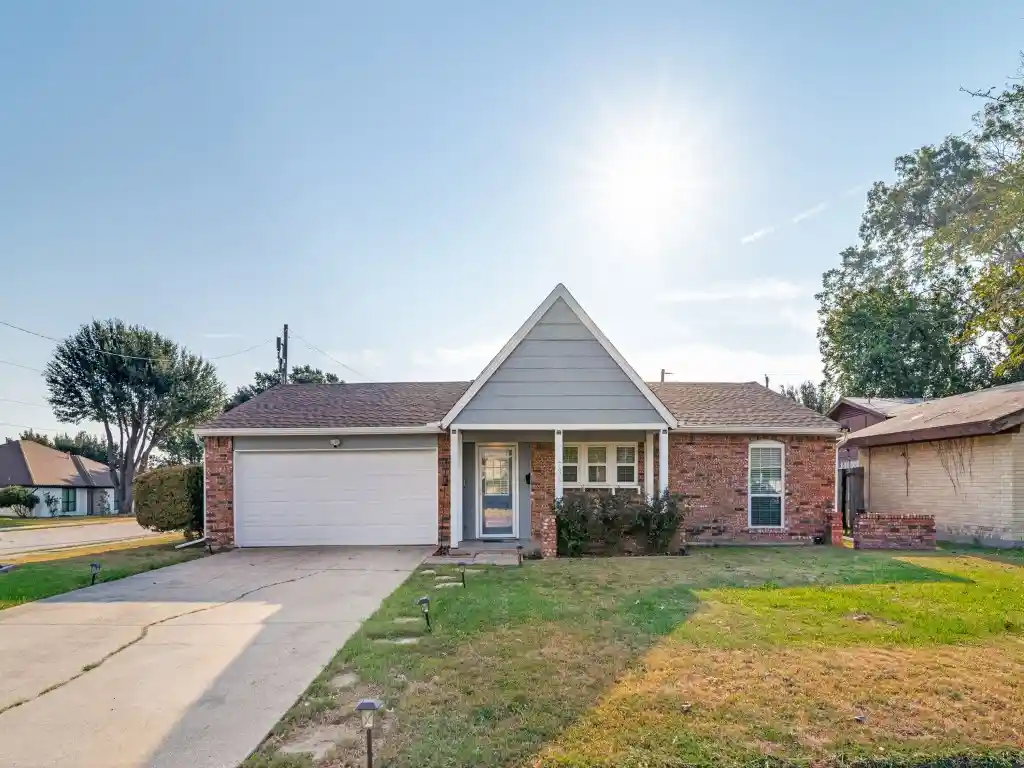 Photo 1 of Single family home for sale at 736 Melinda Dr, Mesquite, TX 75149 | MLS# 21390253 | Listing updated on 2026-10-24