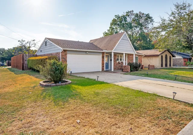 Photo 2 of Single family home for sale at 736 Melinda Dr, Mesquite, TX 75149 | MLS# 21390253 | Listing updated on 2026-10-09