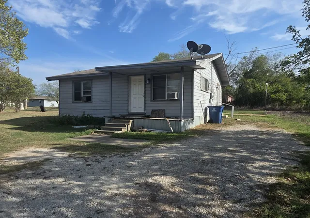 Photo 1 of Single family home for sale at 1218 E Milam St, Mexia, TX 76667 | MLS# 21387285 | Listing updated on 2026-09-19