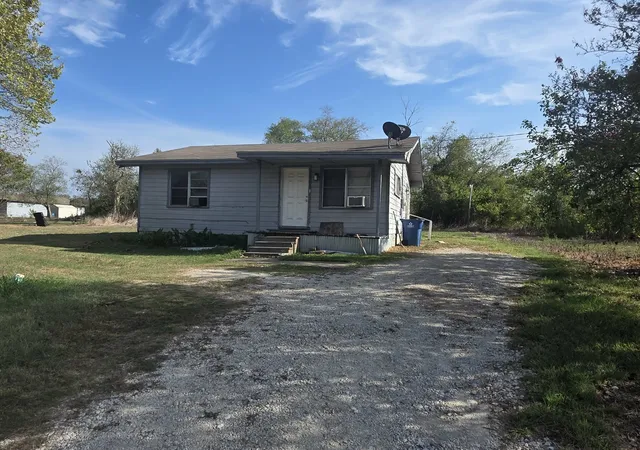 Photo 2 of Single family home for sale at 1218 E Milam St, Mexia, TX 76667 | MLS# 21387285 | Listing updated on 2026-09-19