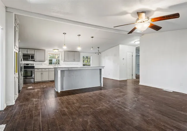 Photo 2 of Single family home for sale at 202 Forgotten Ln, Mabank, TX 75156 | MLS# 21390004 | Listing updated on 2026-09-19