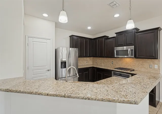 Photo 3 of Single family home for sale at 2941 Oyster Bay Dr, Frisco, TX 75036 | MLS# 21389995 | Listing updated on 2026-10-06