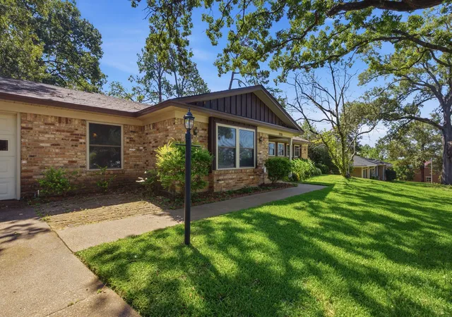 Photo 3 of Sale Pending at 2926 S Keaton Ave, Tyler, TX 75701 | MLS# 21390307 | Listing updated on 2026-09-30