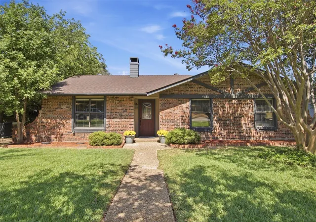 Photo 2 of Single family home for sale at 2929 Spring Brk Dr, Garland, TX 75044 | MLS# 21389839 | Listing updated on 2026-10-04
