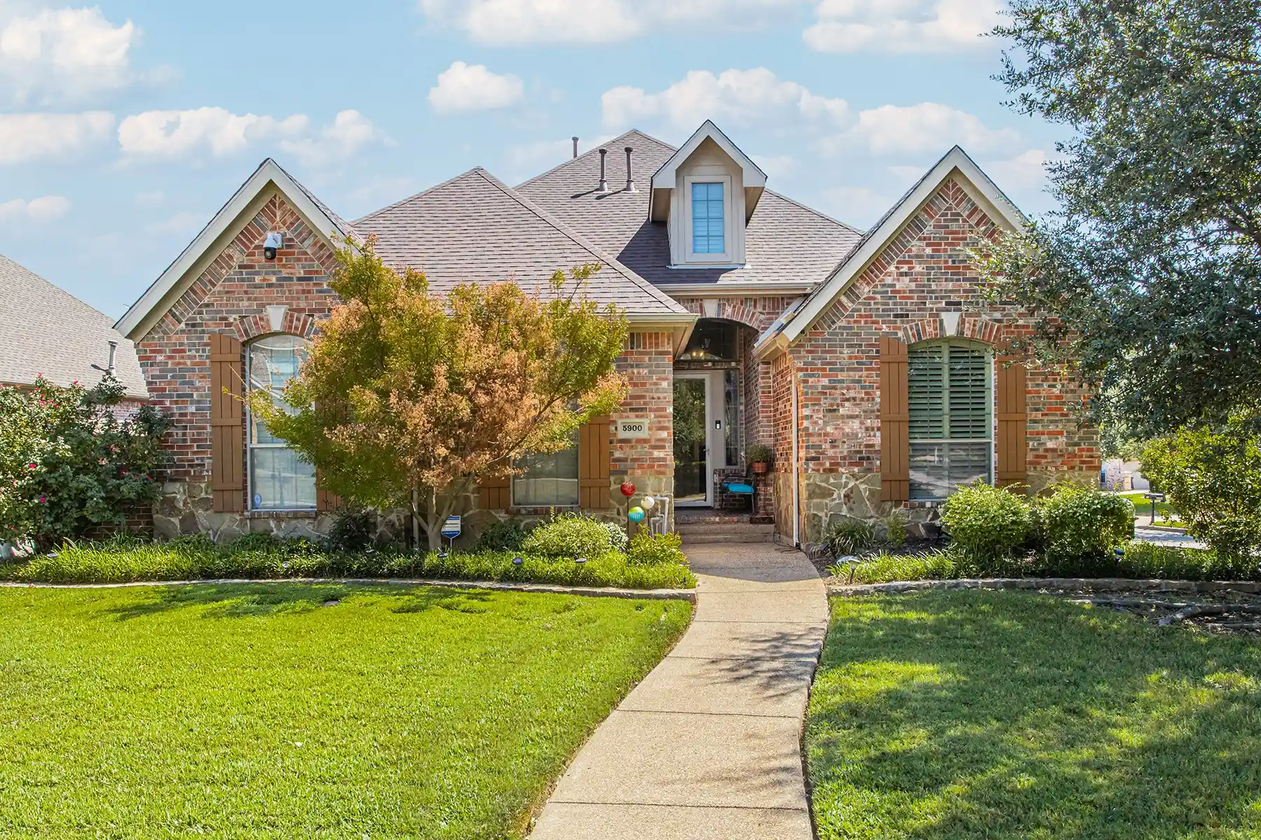Photo 1 of Single family home for sale at 5900 Barton Springs Dr, North Richland Hills, TX 76180 | MLS# 21390340 | Listing updated on 2026-10-24