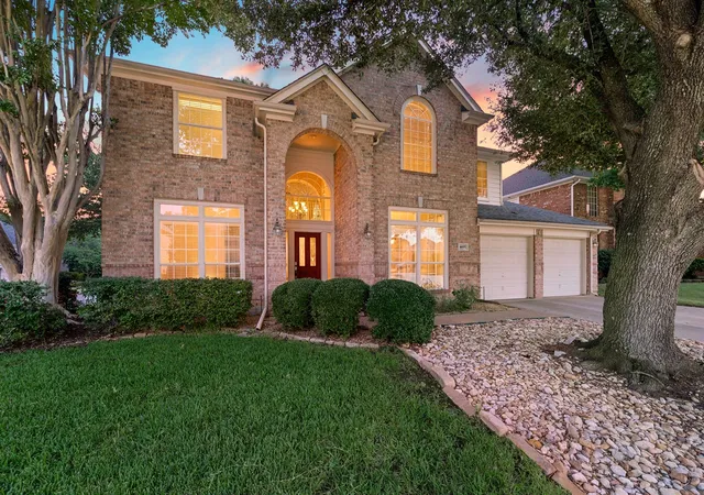 Photo 1 of Single family home for sale at 6605 Fox Glen Dr, Arlington, TX 76001 | MLS# 21364382 | Listing updated on 2026-10-07