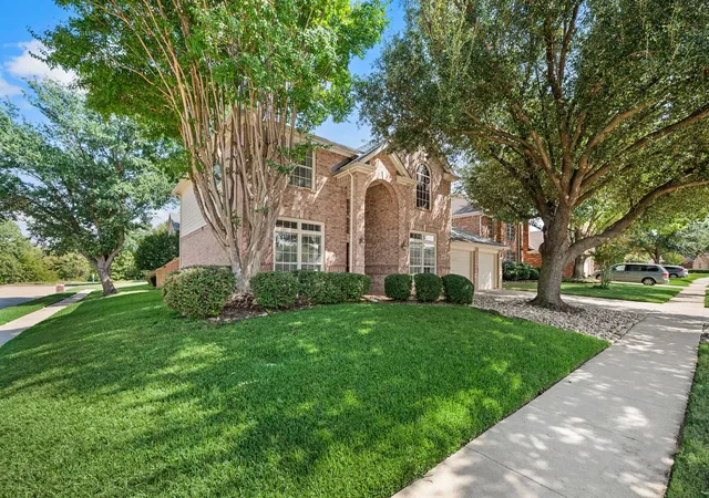 Photo 2 of Single family home for sale at 6605 Fox Glen Dr, Arlington, TX 76001 | MLS# 21364382 | Listing updated on 2026-10-07