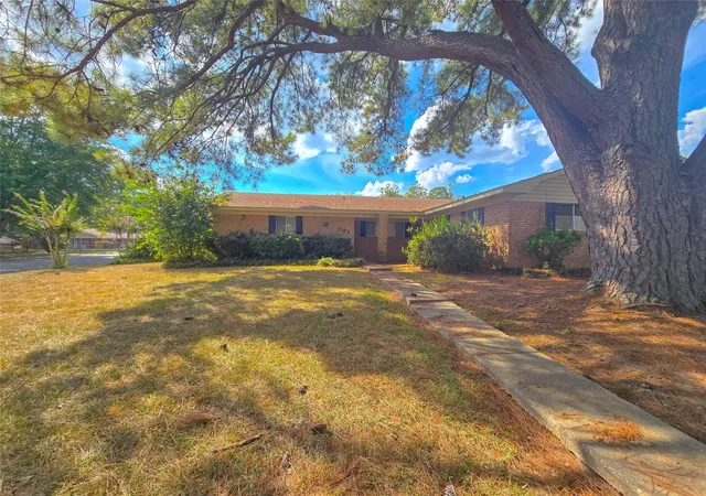 Photo 2 of Single family home for sale at 701 Nella St, Minden, LA 71055 | MLS# 21389577 | Listing updated on 2026-09-30