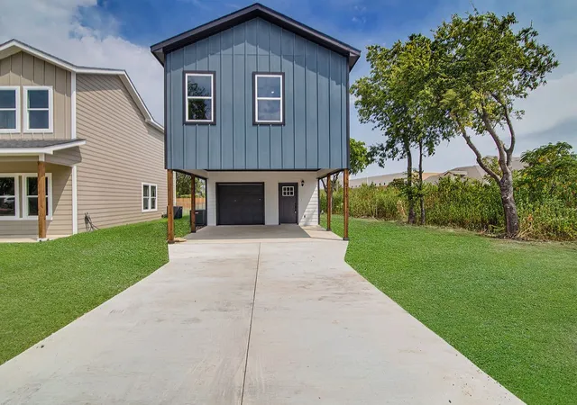 Single family home for sale at 316 W Gambrell St, Fort Worth, TX 76115 | MLS# 21390373