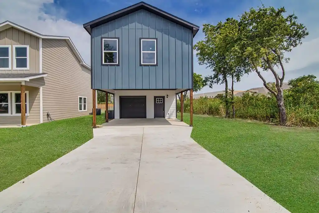 Photo 1 of Single family home for sale at 316 W Gambrell St, Fort Worth, TX 76115 | MLS# 21390373 | Listing updated on 2026-10-30