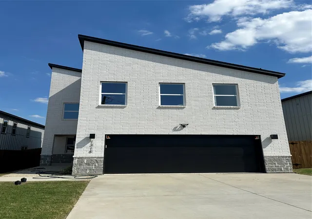 Single family home for sale at 1318 Diceman Ave, Dallas, TX 75203 | MLS# 21386320