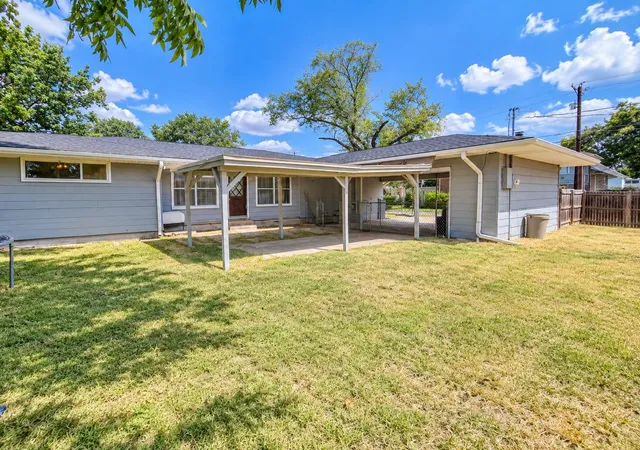 Photo 2 of Single family home for sale at 224 E 9th Street, Bonham, TX 75418 | MLS# 21389572 | Listing updated on 2026-09-29