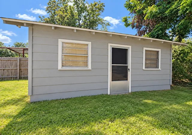 Photo 3 of Single family home for sale at 224 E 9th Street, Bonham, TX 75418 | MLS# 21389572 | Listing updated on 2026-09-29