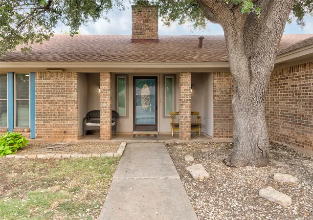 Photo 3 of Single family home for sale at 5241 Meadowick Ln, Abilene, TX 79606 | MLS# 21389939 | Listing updated on 2026-10-08
