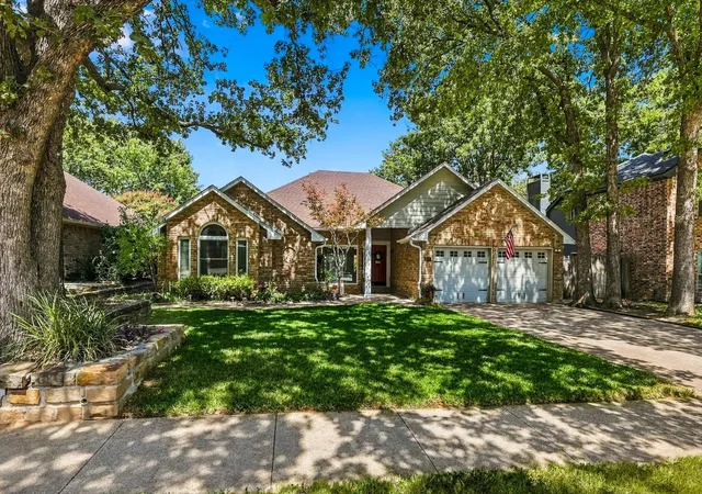 Photo 1 of Sale Pending at 524 Post Oak Rd, Grapevine, TX 76051 | MLS# 21390400 | Listing updated on 2026-09-29