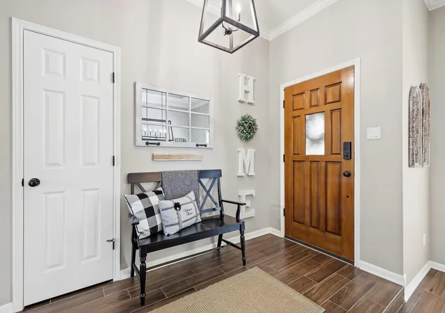 Photo 3 of Sale Pending at 524 Post Oak Rd, Grapevine, TX 76051 | MLS# 21390400 | Listing updated on 2026-09-29
