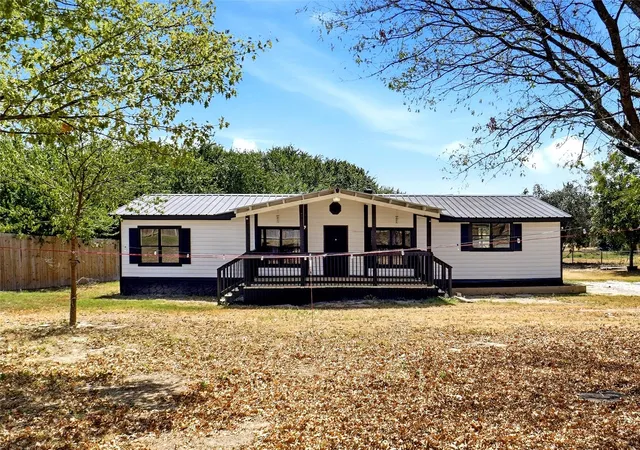 Manufactured home for sale at 276 Wonder Dr, Springtown, TX 76082 | MLS# 21388443