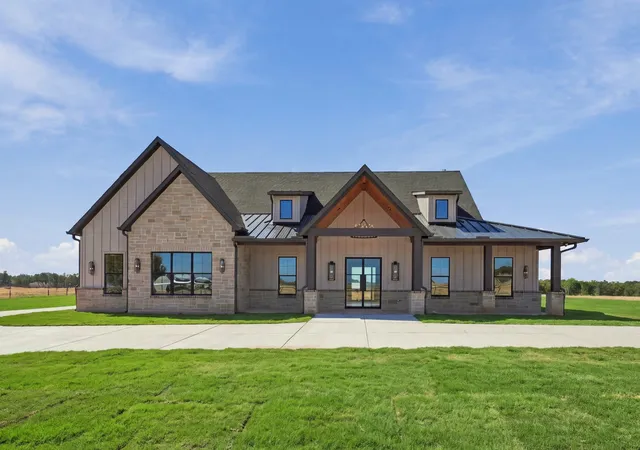 Photo 2 of Single family home for sale at 157 Cartwright Rd, Weatherford, TX 76087 | MLS# 21389924 | Listing updated on 2026-10-10