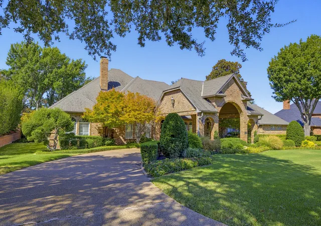 Photo 2 of Mansion for sale at 6200 Forest Highlands Dr, Fort Worth, TX 76132 | MLS# 21384557 | Listing updated on 2026-09-18