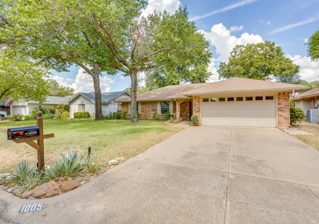 Photo 3 of Single family home for sale at 1005 Westminster Ln, Mansfield, TX 76063 | MLS# 21388420 | Listing updated on 2026-10-05