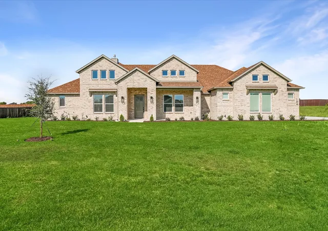 Photo 1 of Single family home for sale at 124 Aiden Dr, Waxahachie, TX 75165 | MLS# 21382312 | Listing updated on 2026-10-09