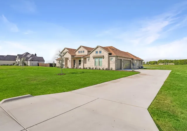 Photo 2 of Single family home for sale at 124 Aiden Dr, Waxahachie, TX 75165 | MLS# 21382312 | Listing updated on 2026-10-09