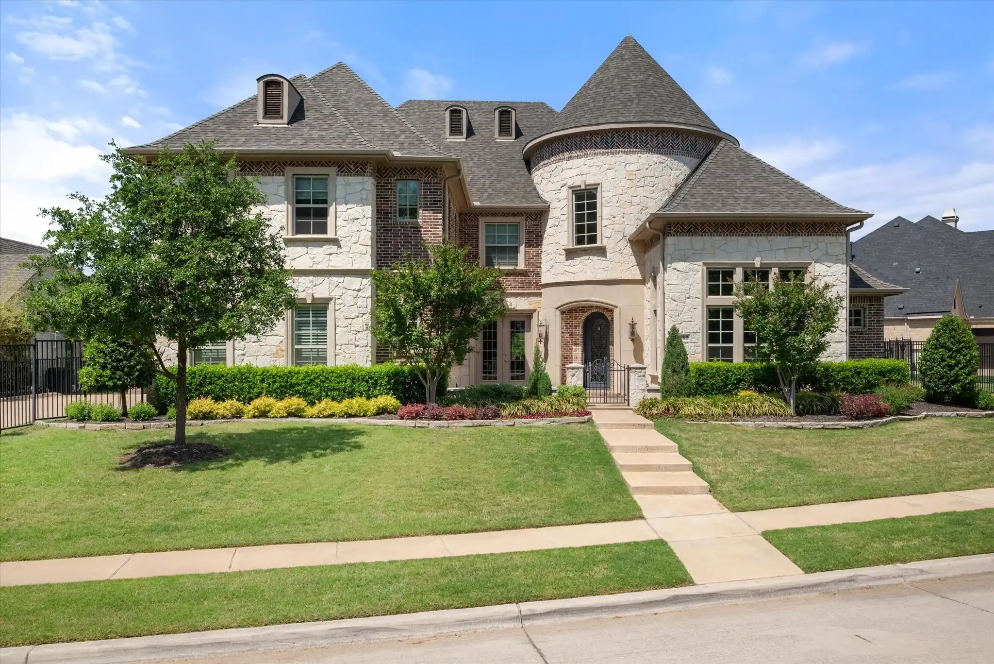 Photo 1 of Mansion for sale at 1012 Cool River Dr, Southlake, TX 76092 | MLS# 21390379 | Listing updated on 2026-10-28