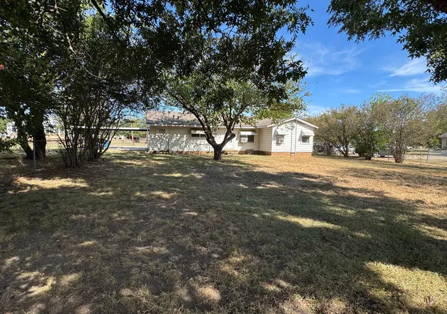 Photo 1 of Single family home for sale at 401 N Terry St, Malakoff, TX 75148 | MLS# 21387345 | Listing updated on 2026-10-02