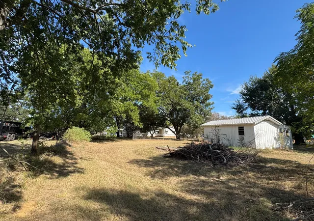 Photo 2 of Single family home for sale at 401 N Terry St, Malakoff, TX 75148 | MLS# 21387345 | Listing updated on 2026-10-02