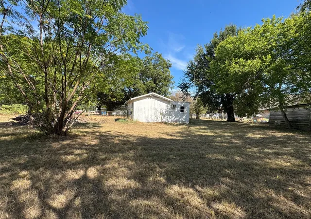 Photo 3 of Single family home for sale at 401 N Terry St, Malakoff, TX 75148 | MLS# 21387345 | Listing updated on 2026-10-02