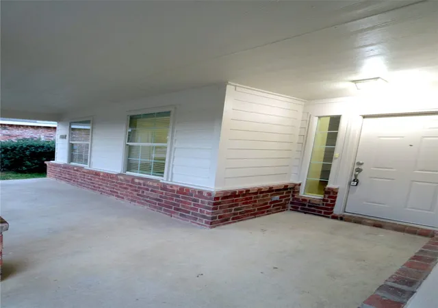 Photo 3 of Single family home for sale at 1000 Warbler Ln, Aubrey, TX 76227 | MLS# 21390435 | Listing updated on 2026-09-19