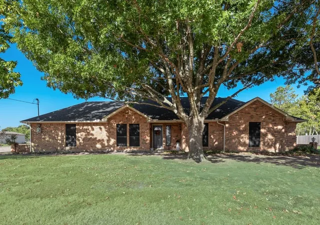 Photo 1 of Single family home for sale at 134 Deborde Cir, Red Oak, TX 75154 | MLS# 21389174 | Listing updated on 2026-10-05