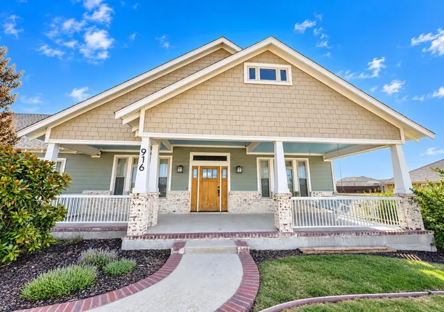 Photo 2 of Sale Pending at 916 N Mesquite St, Muenster, TX 76252 | MLS# 21390506 | Listing updated on 2026-10-01
