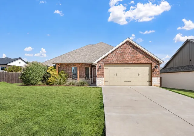 Photo 1 of Single family home for sale at 5002 Wearing Way Dr, Granbury, TX 76049 | MLS# 21390374 | Listing updated on 2026-10-09