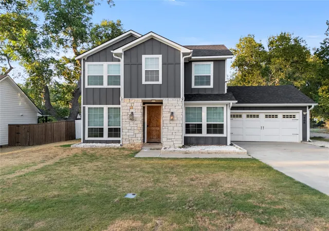 Photo 2 of Single family home for sale at 406 William St, Pottsboro, TX 75076 | MLS# 21390450 | Listing updated on 2026-09-19