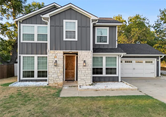 Photo 3 of Single family home for sale at 406 William St, Pottsboro, TX 75076 | MLS# 21390450 | Listing updated on 2026-09-19