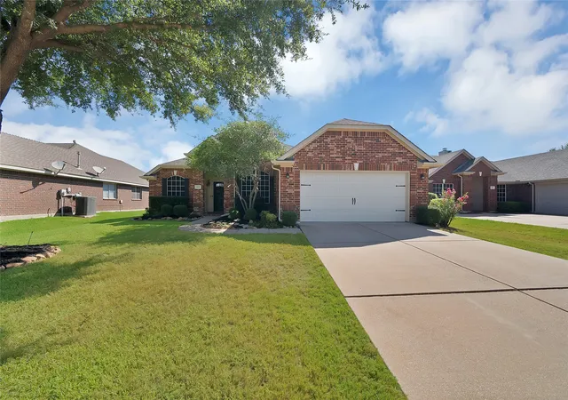 Photo 2 of Single family home for sale at 505 Victory Ln, Mansfield, TX 76063 | MLS# 21390460 | Listing updated on 2026-10-08