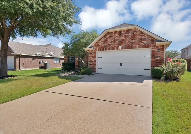 Photo 3 of Single family home for sale at 505 Victory Ln, Mansfield, TX 76063 | MLS# 21390460 | Listing updated on 2026-10-08