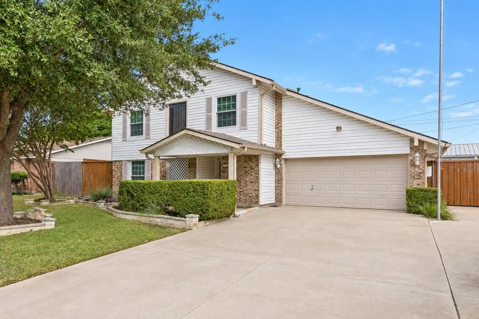 Photo 1 of Single family home for sale at 1109 Midway Dr, Richardson, TX 75081 | MLS# 21369906 | Listing updated on 2026-10-24