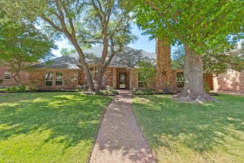 Photo 1 of Single family home for sale at 17715 Voss Rd, Dallas, TX 75287 | MLS# 21390490 | Listing updated on 2026-10-21
