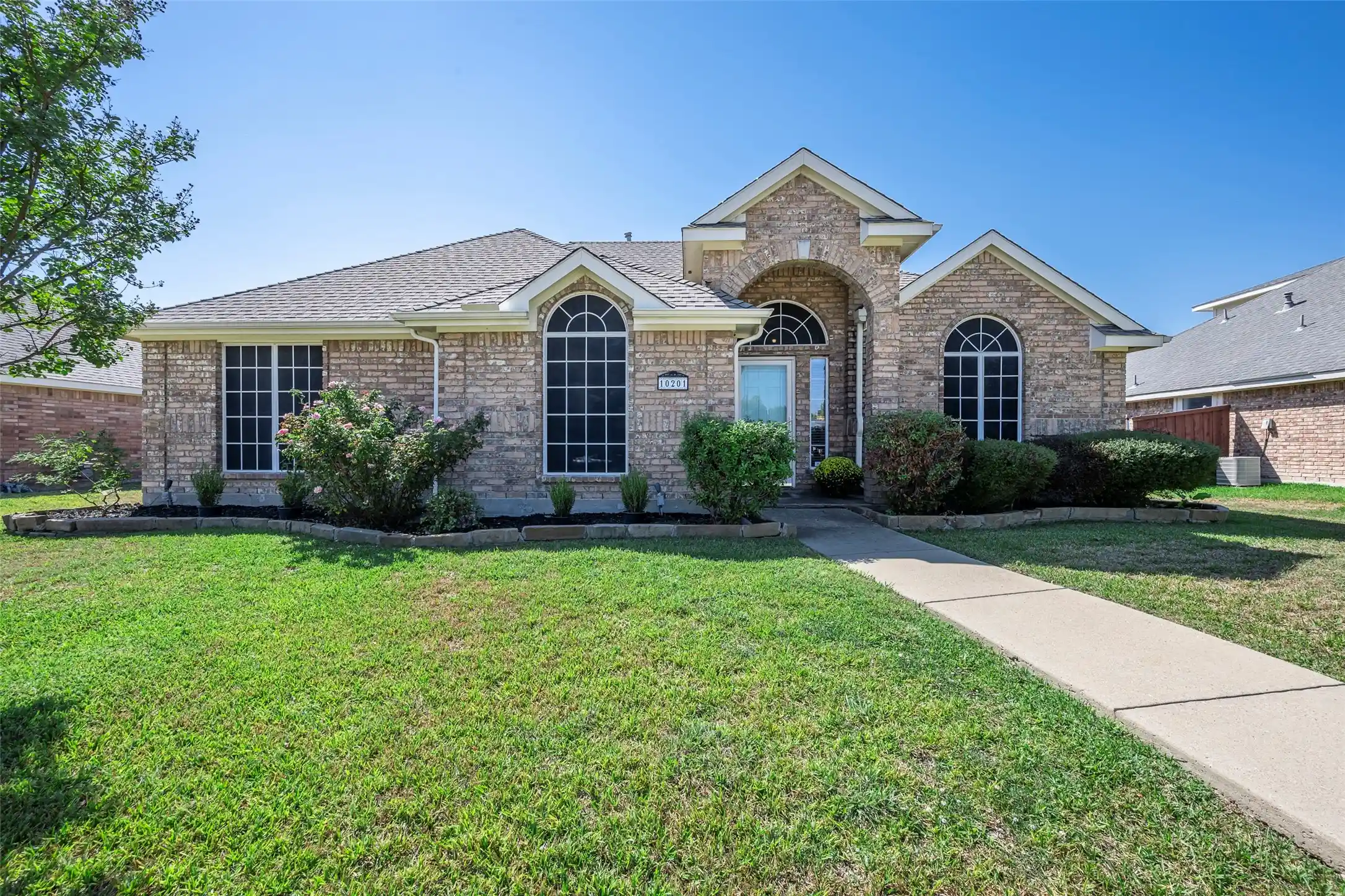 Single family home for sale at 10201 Evergreen Dr, Rowlett, TX 75089 | MLS# 21390541