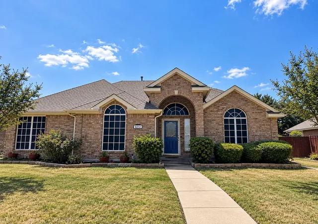 Photo 2 of Single family home for sale at 10201 Evergreen Dr, Rowlett, TX 75089 | MLS# 21390541 | Listing updated on 2026-10-08