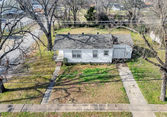 Photo 2 of Single family home for sale at 901 Johnson St, Terrell, TX 75160 | MLS# 21390543 | Listing updated on 2026-10-09
