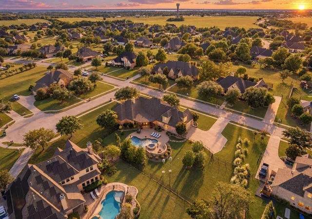 Photo 2 of Single family home for sale at 1 Clements Ct, Rockwall, TX 75032 | MLS# 21382672 | Listing updated on 2026-09-24