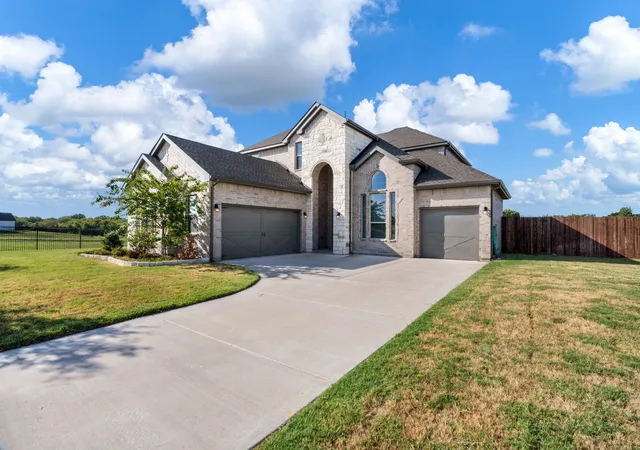 Photo 1 of Single family home for sale at 626 Poppie Ln, Midlothian, TX 76065 | MLS# 21390559 | Listing updated on 2026-10-03