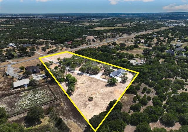Photo 2 of Single family home for sale at 111 Woodcrest St, Weatherford, TX 76087 | MLS# 21390509 | Listing updated on 2026-10-07